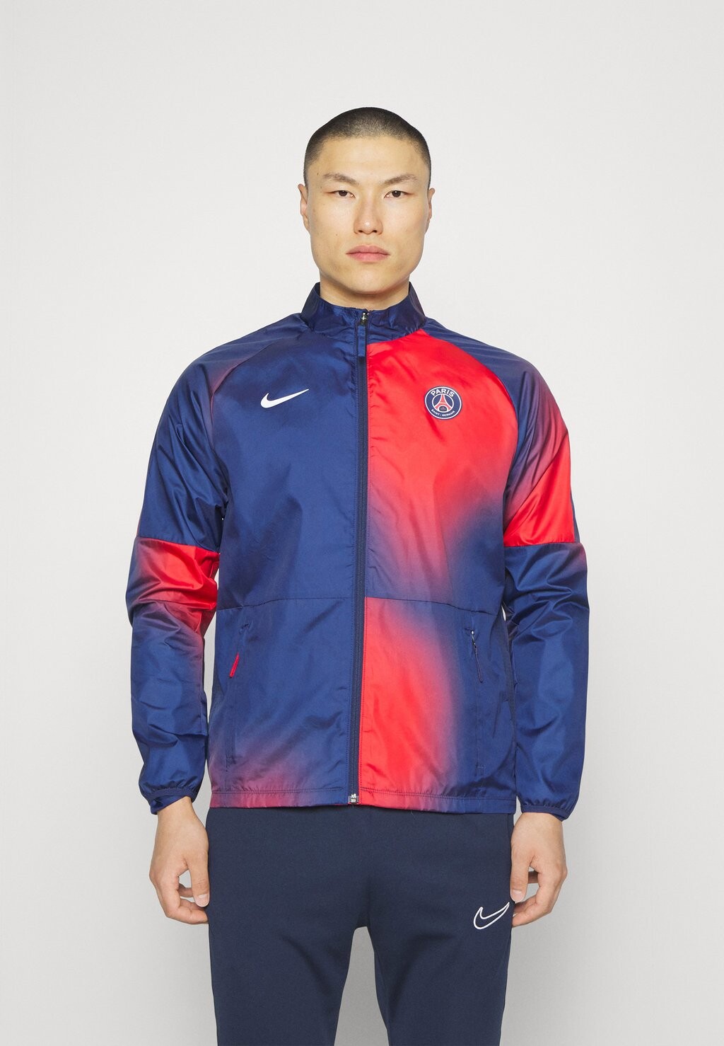 

Спортивная куртка Nike