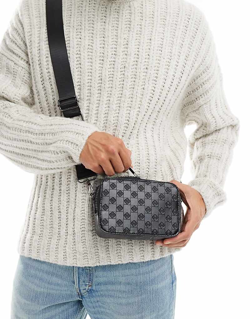 

Черная сумка через плечо с тисненым шахматным узором ASOS DESIGN