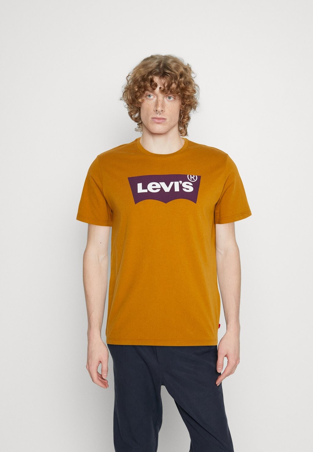 

Футболка с принтом Levi's, бежевый