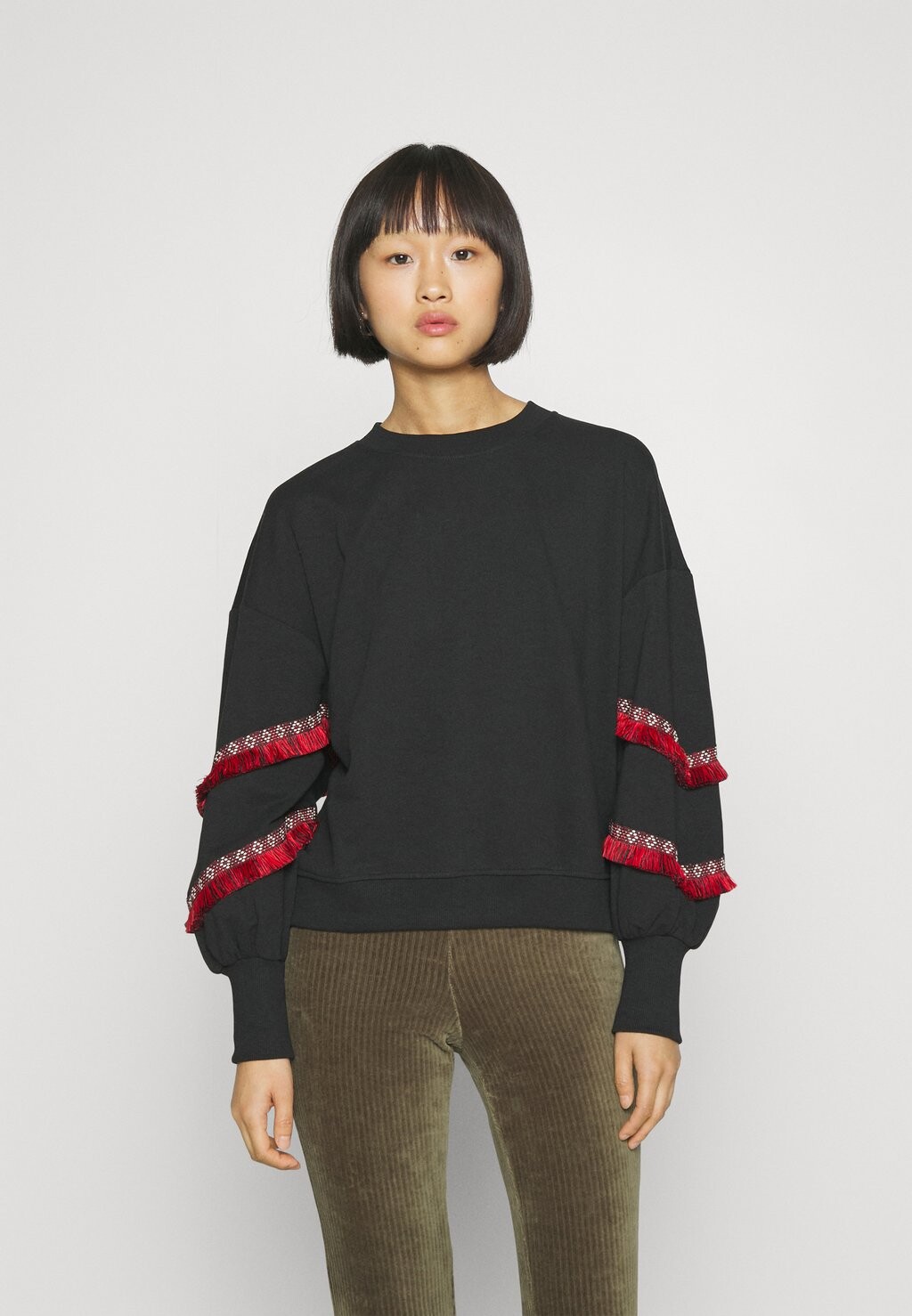 

Толстовка Onlnikki ONLY Petite, цвет black/red