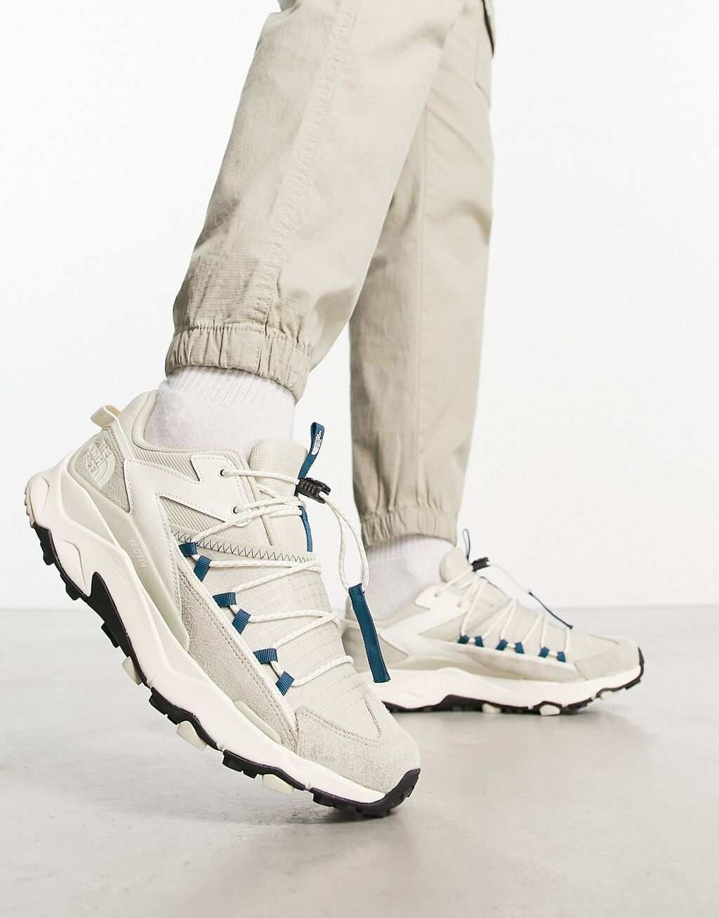 

Белые кроссовки для пешего туризма The North Face Vectiv Taraval Tech