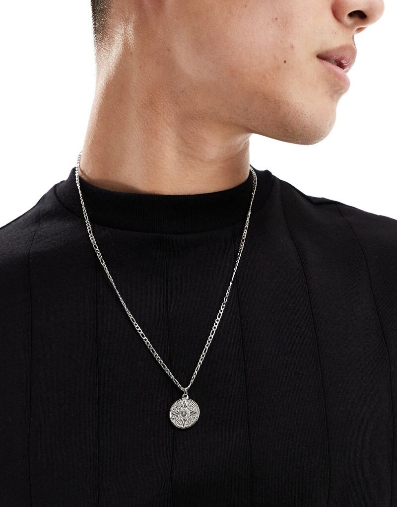 

Водонепроницаемое колье из нержавеющей стали ASOS DESIGN с круглой подвеской в ​​виде ацтекского компаса полированного серебра