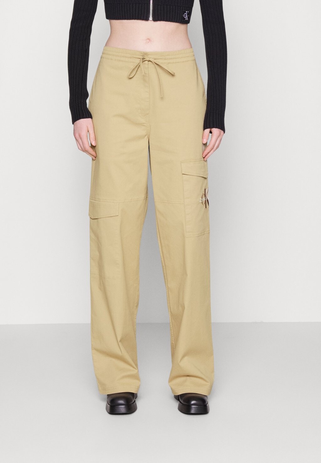 

Брюки карго Calvin Klein Jeans, бежевый