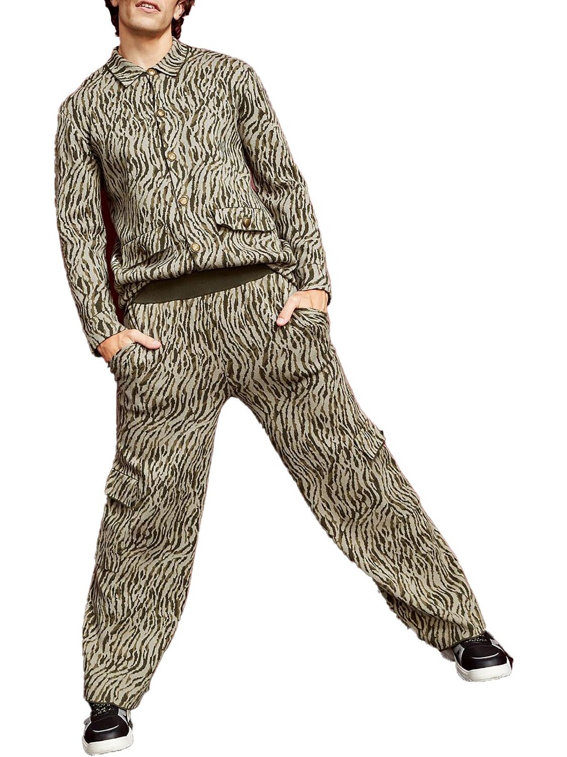 

Мужские жаккардовые трикотажные расклешенные брюки Royalty By Maluma, цвет Zebra Jacquard