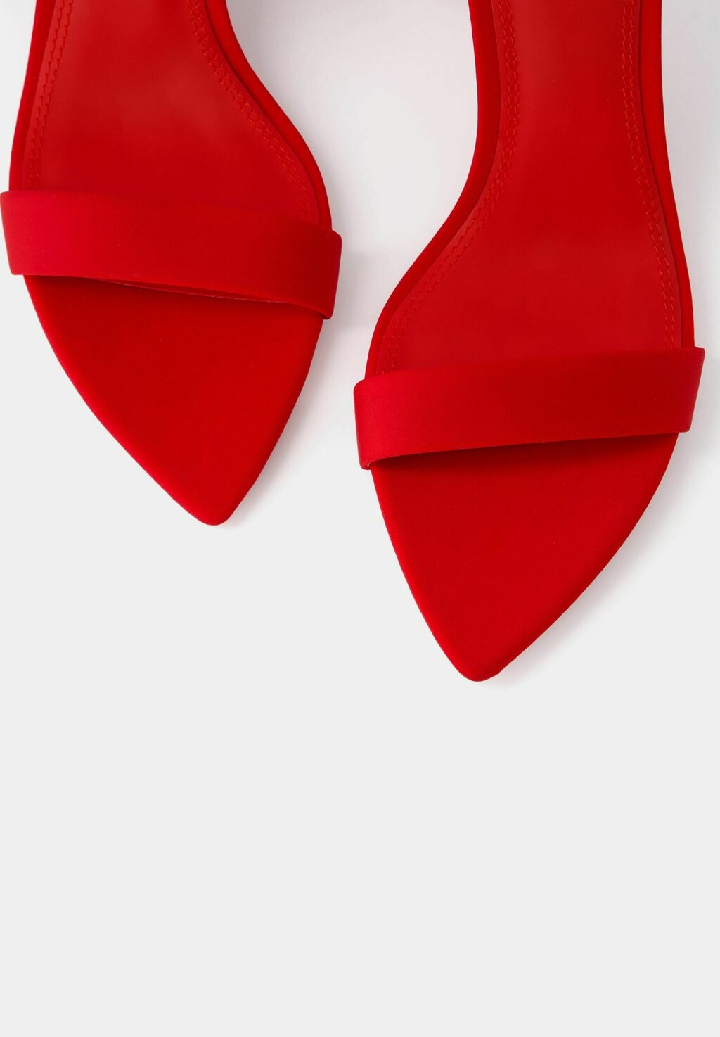

Сандалии With Pointed Toe Bershka, красный