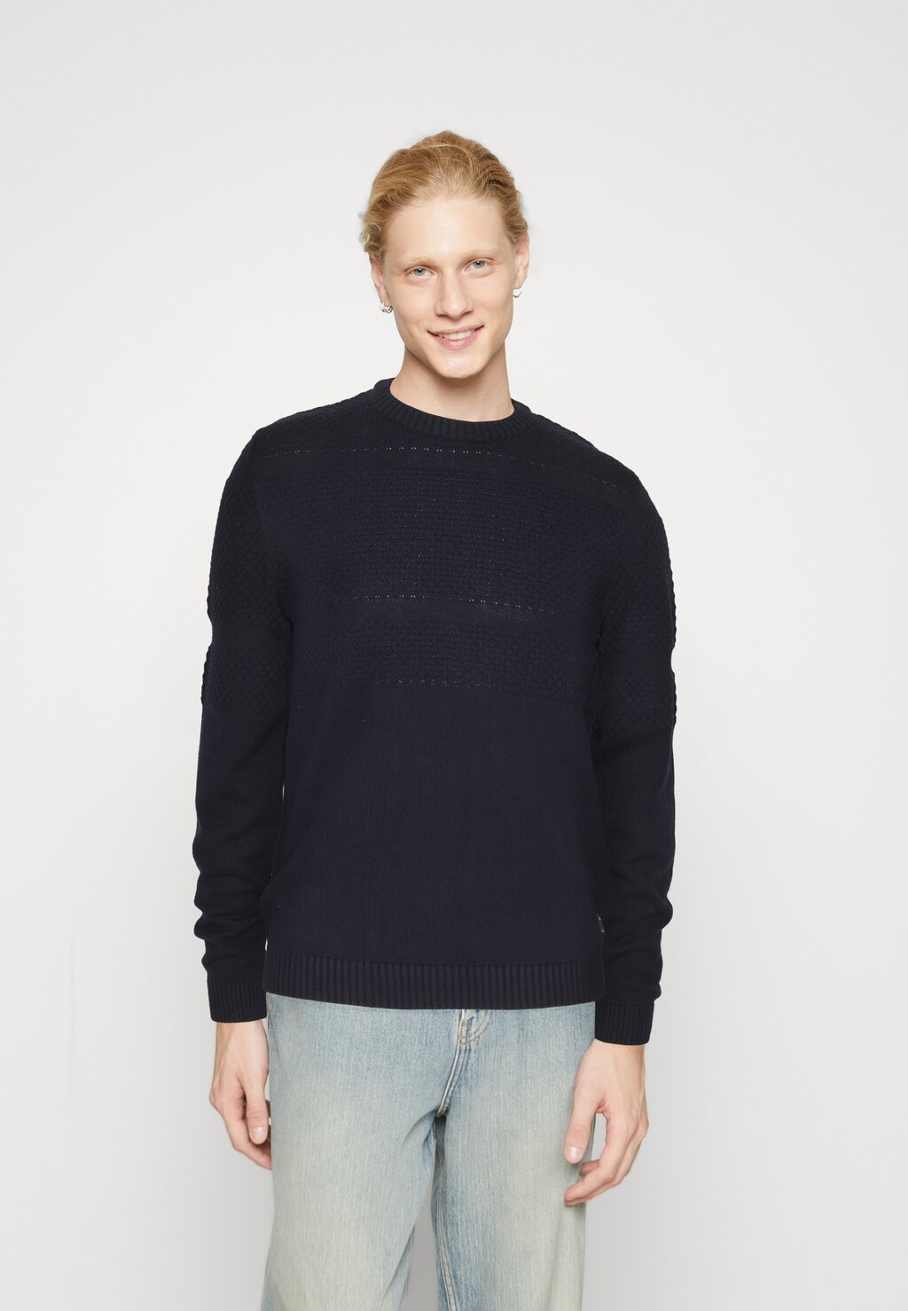 

Свитер JCOCHRIS BUBBLE CREW NECK Jack & Jones, темно-синий