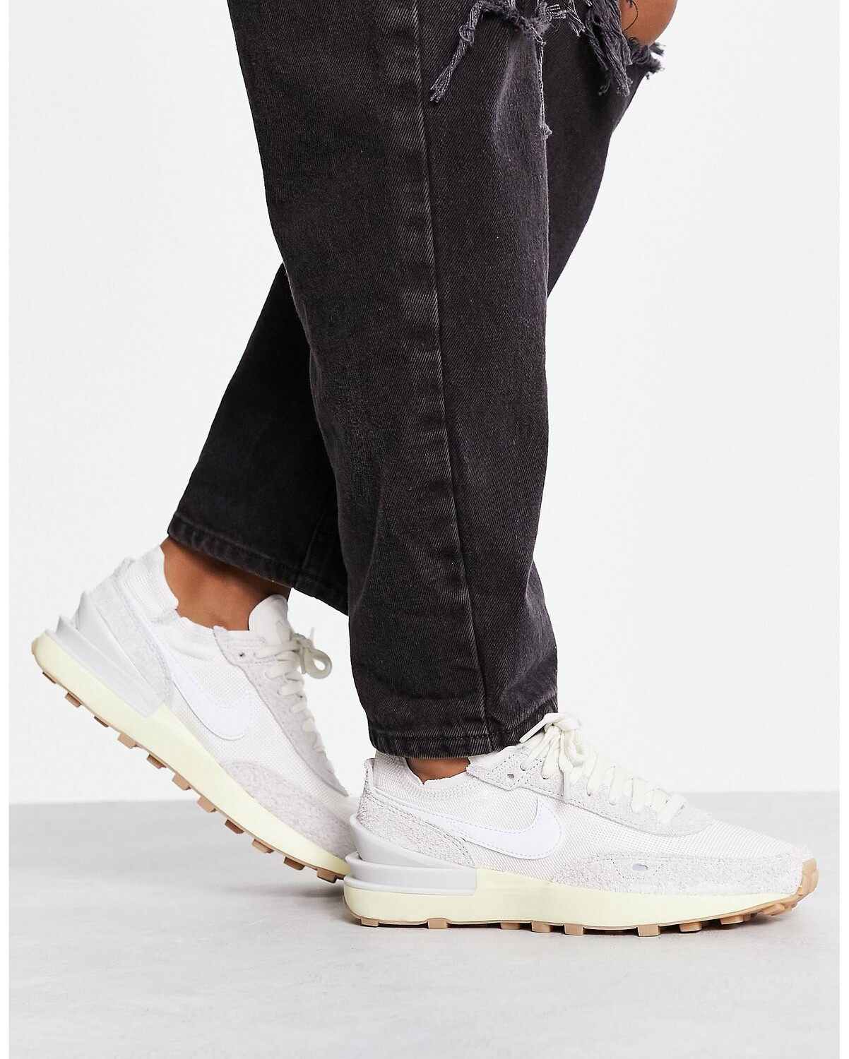 

Белые замшевые кроссовки Nike Waffle One, Белый