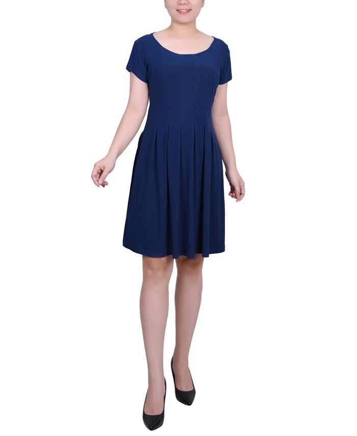 цена Миниатюрное платье с короткими рукавами и швами NY Collection, синий