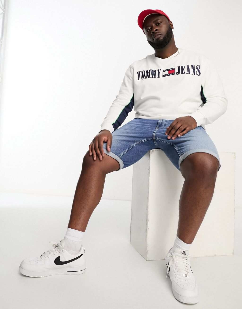 

Белый свитшот с логотипом и полосками Tommy Jeans Big & Tall