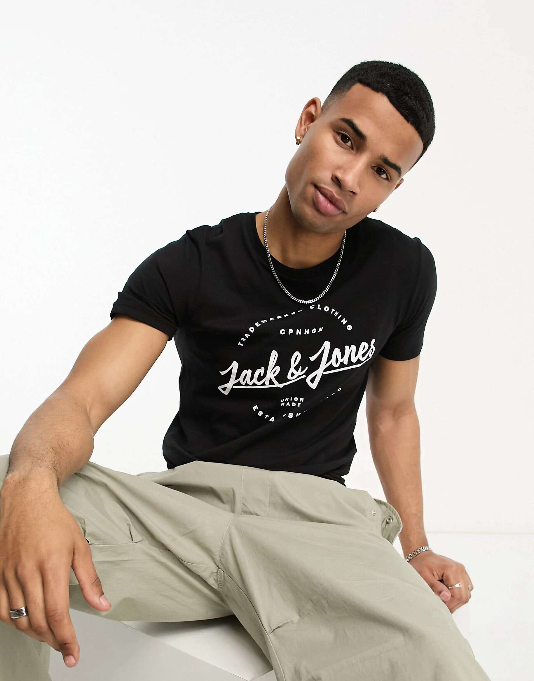цена Черная футболка с логотипом Jack & Jones