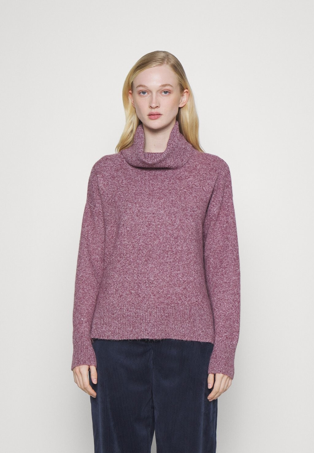 

Свитшот Vero Moda VMDOFFY COWLNECK TALL, цвет port royale/melange