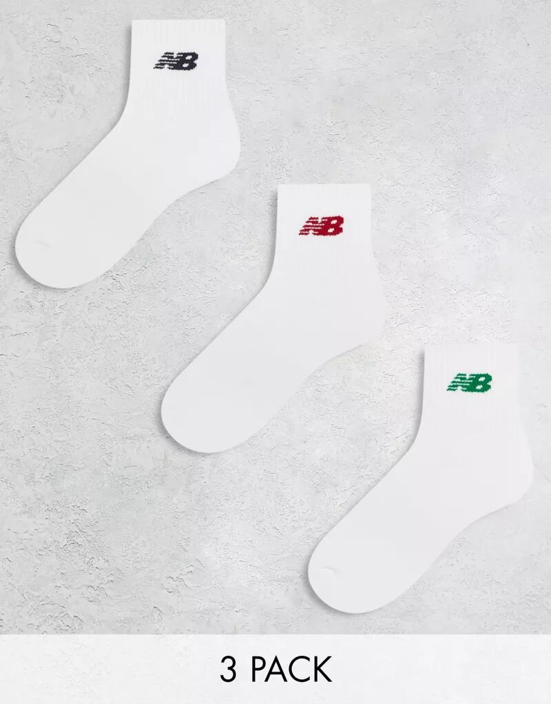 Три пары университетских носков с логотипом New Balance зеленого, красного и черного цвета