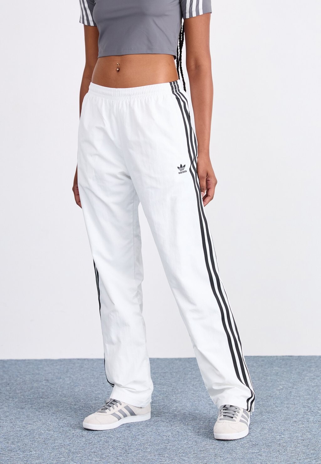 

Спортивные брюки adidas, белый