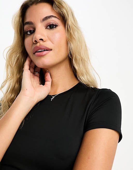 

Черная координатная футболка Stradivarius Second Skin, Черный