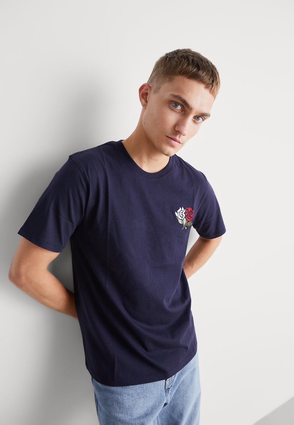

Футболка с принтом FELIPE Les Deux, цвет dark navy