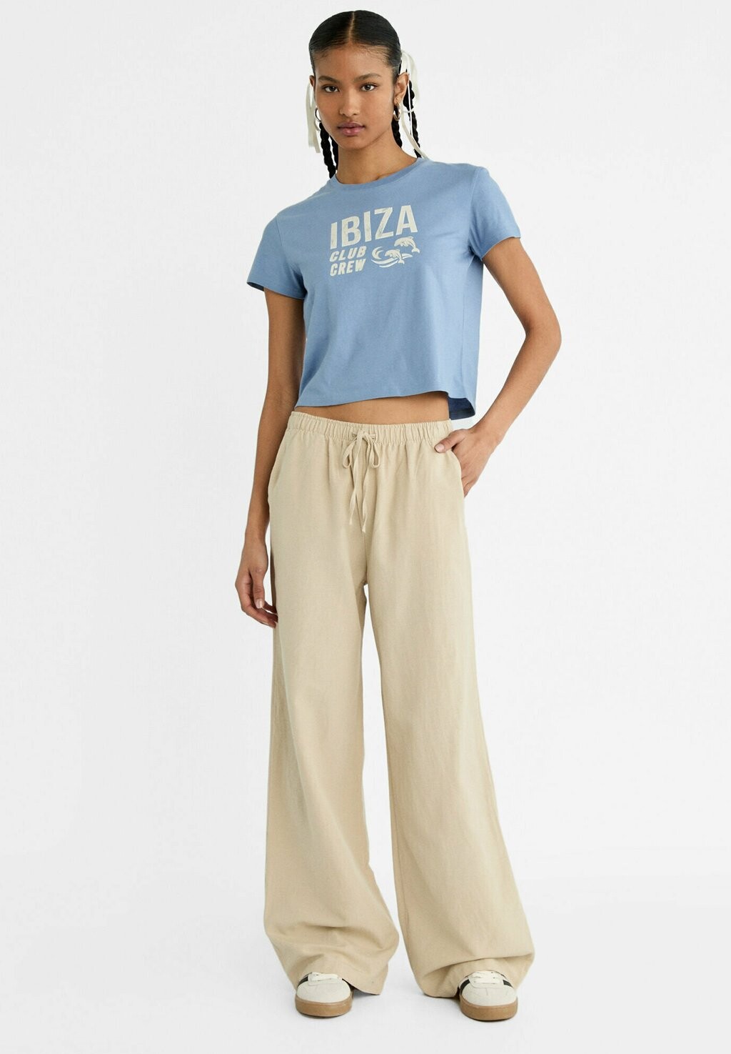 

Брюки LOOSE-FITTING Stradivarius, цвет Stone