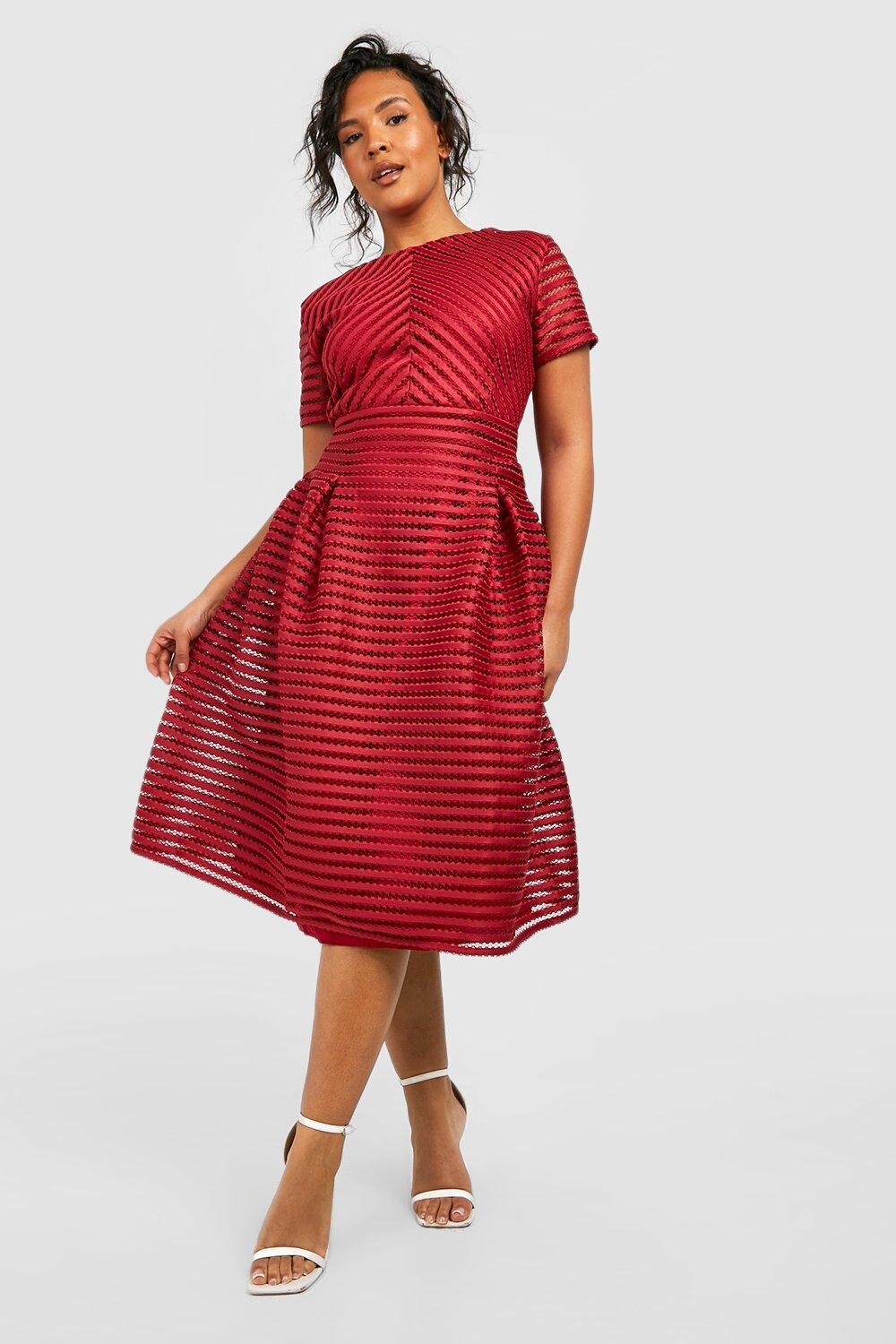 

Платье миди для выпускного с пышной юбкой Plus Boutique boohoo, красный