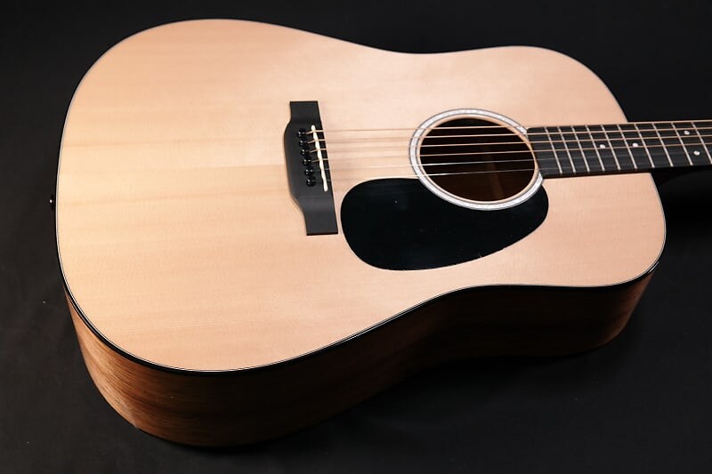 

Акустическая гитара Martin Guitar Road Series D-12E Acoustic-Electric Guitar with Gig Bag, Sitka Spruce and Koa Fine Veneer Construction, D-14 Fret and Performing Artist Neck Shape with High-Performance Taper 305