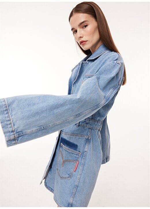 

Однотонное короткое женское платье цвета индиго с воротником рубашки J0445 Moschino Jeans, индиго