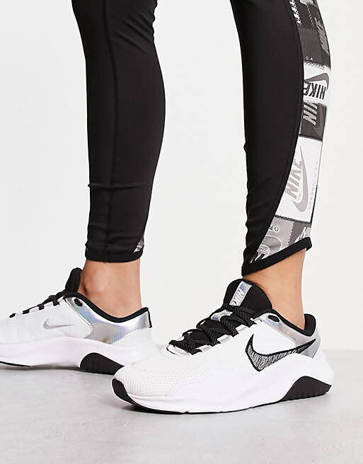 

Белые голографические кроссовки Nike Training Legend Essential 3, Белый