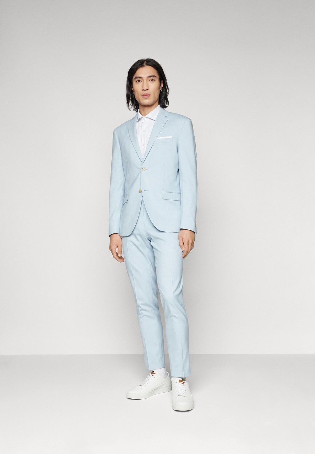 

Костюм THE FASHION SUIT NOTCH POCKET SQUARE Isaac Dewhirst, цвет light blue