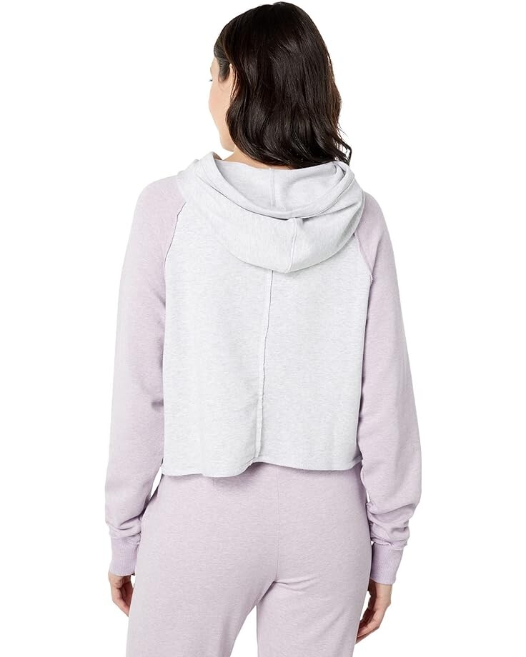 

Худи tasc Performance Varsity French Terry Crop Hoodie, цвет Light Heather Gray/Digital Purple Heather