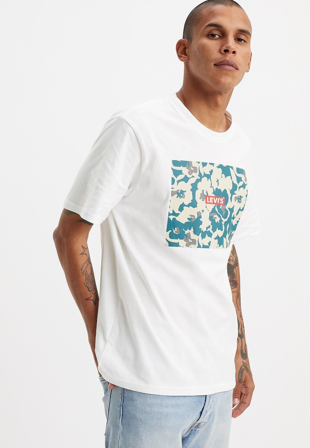 

Футболка с принтом Relaxed Fit Tee Levi's, цвет babytab camo floral white