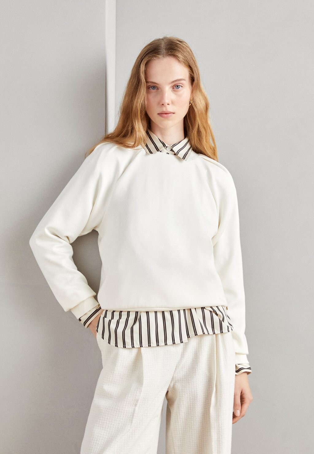 

Толстовка PLEATED SHOULDER Scotch & Soda, крем