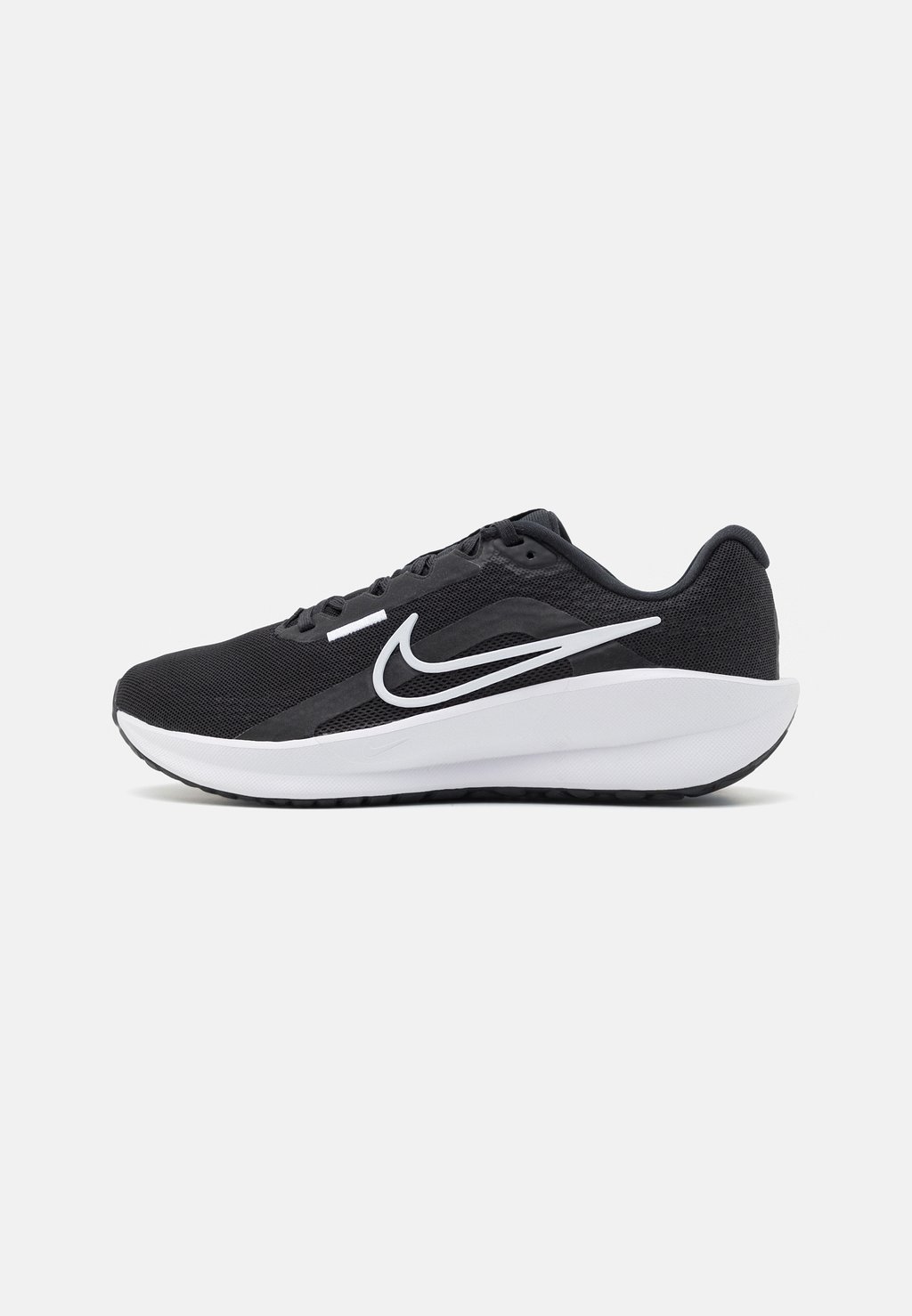 Кроссовки нейтрального цвета DOWNSHIFTER 13 Nike, цвет black/white/dark smoke grey