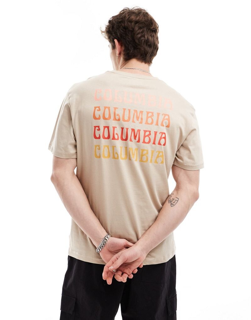 

Бежевая футболка с принтом на спине Columbia Unionville эксклюзивно на ASOS
