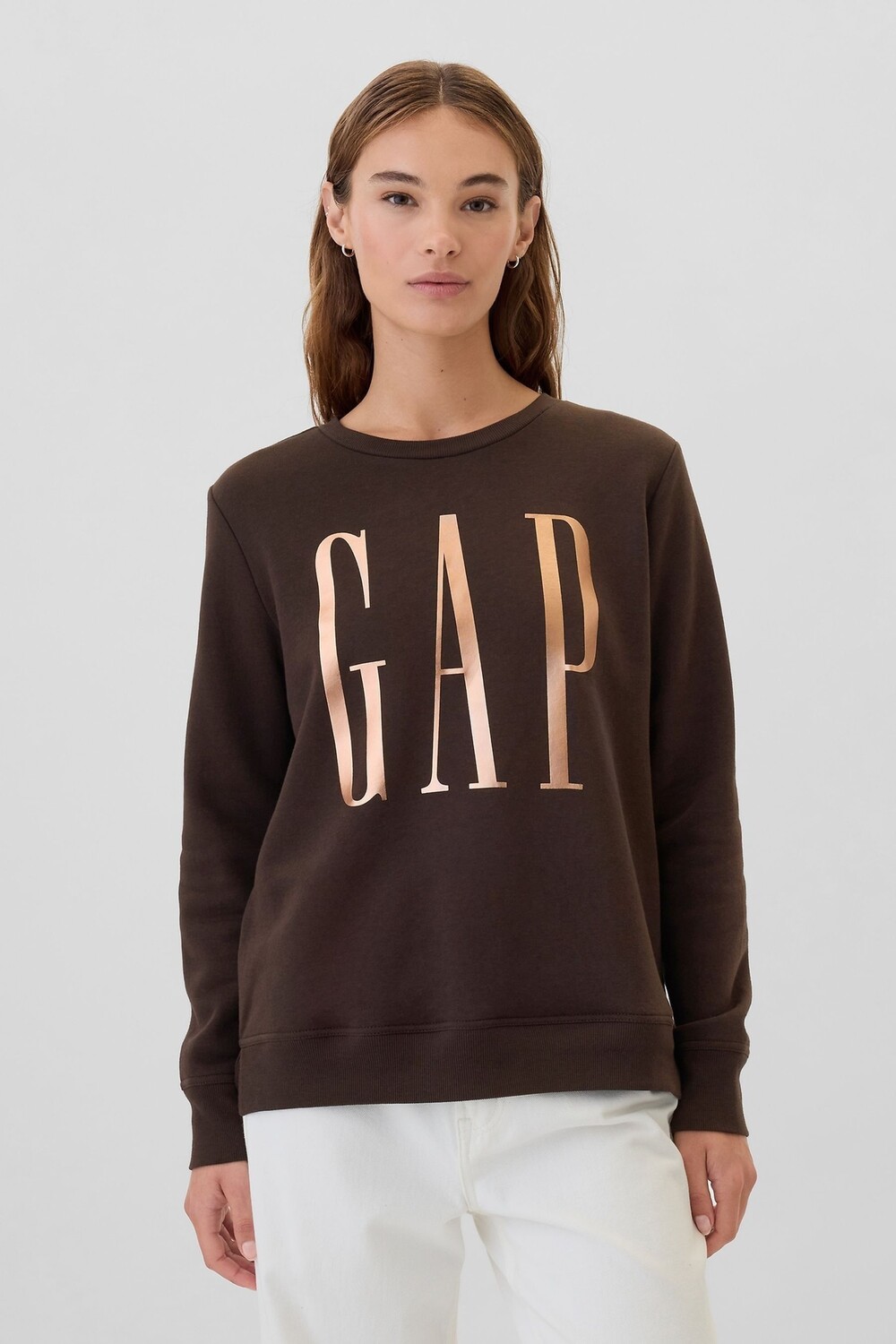 

Свободный свитер с круглым вырезом и логотипом Gap, коричневый