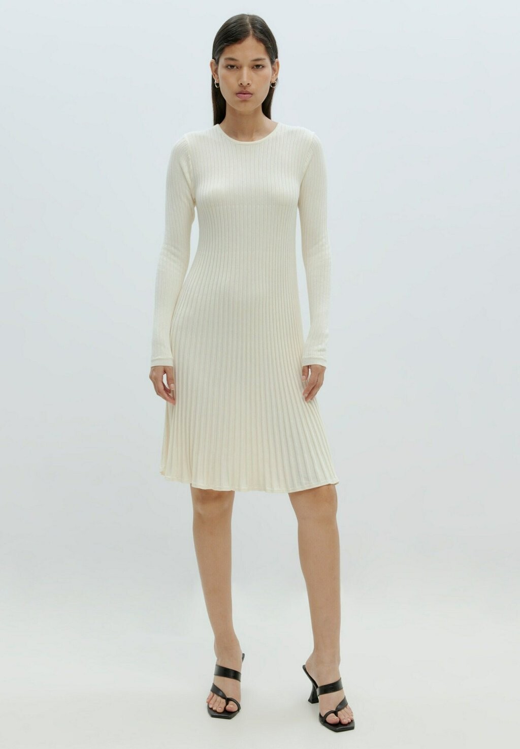

Трикотажное платье KATRIN EDITED, цвет offwhite