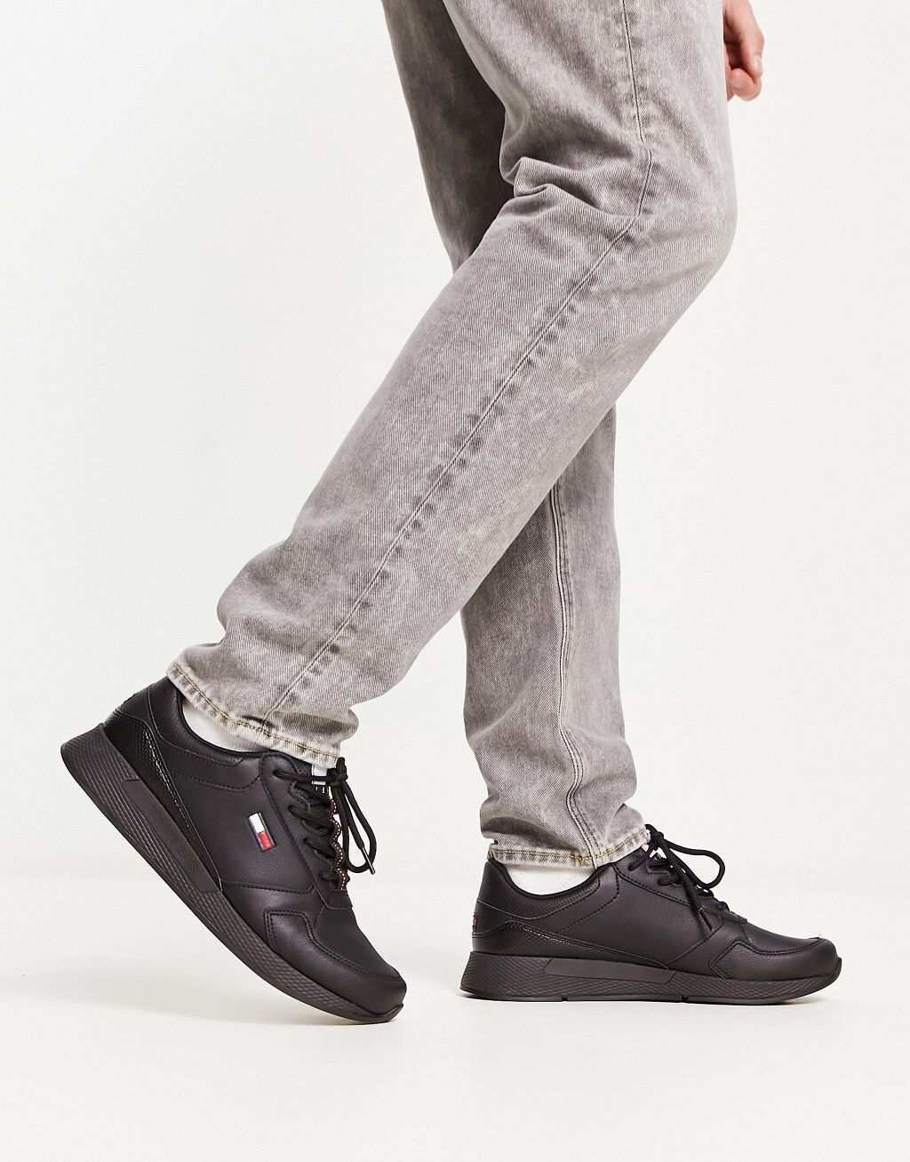 

Черные кроссовки для бега Tommy Jeans