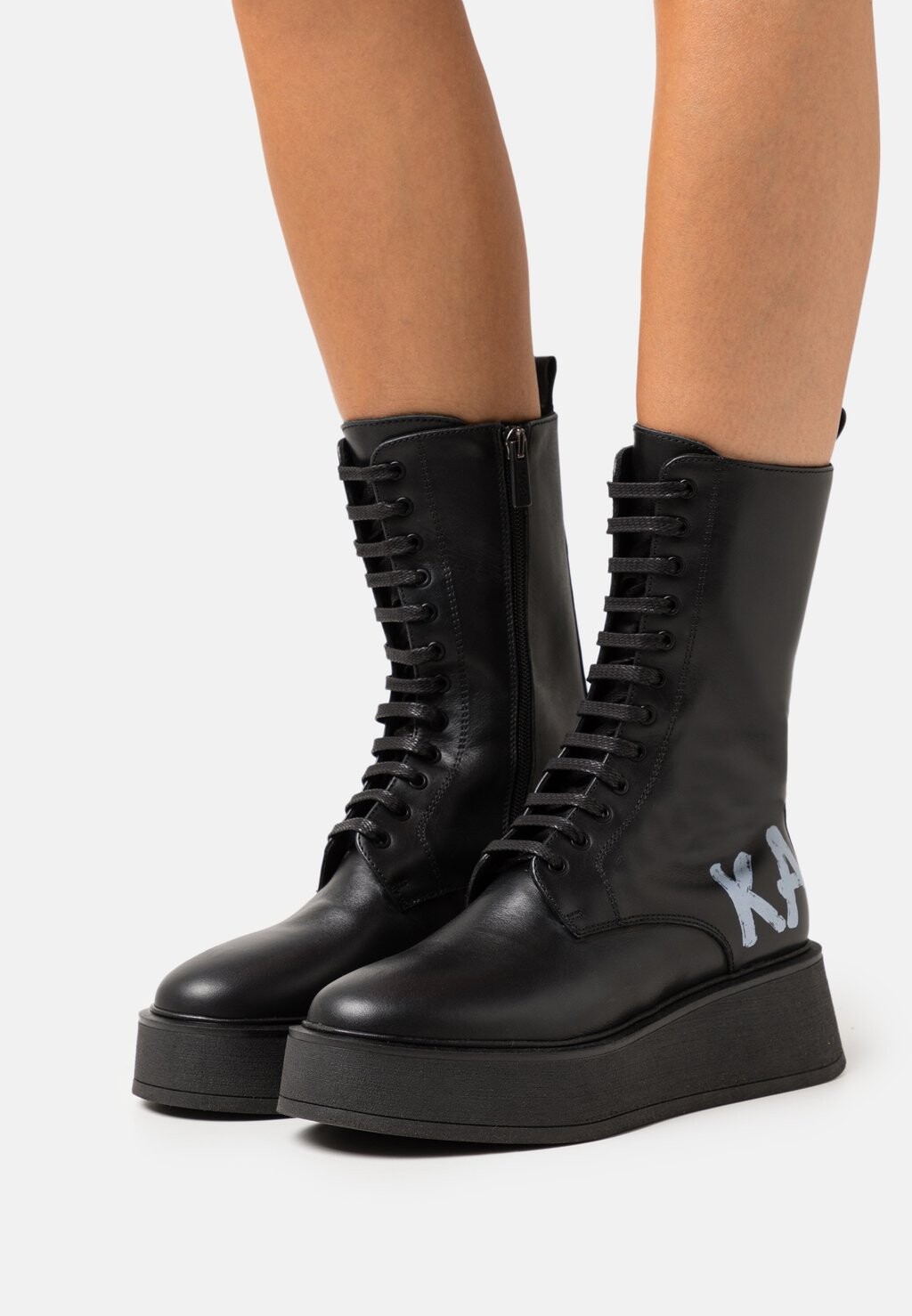 

Ботинки со шнурками KARL LAGERFELD ZEPHYR HI LACE BOOT, черный