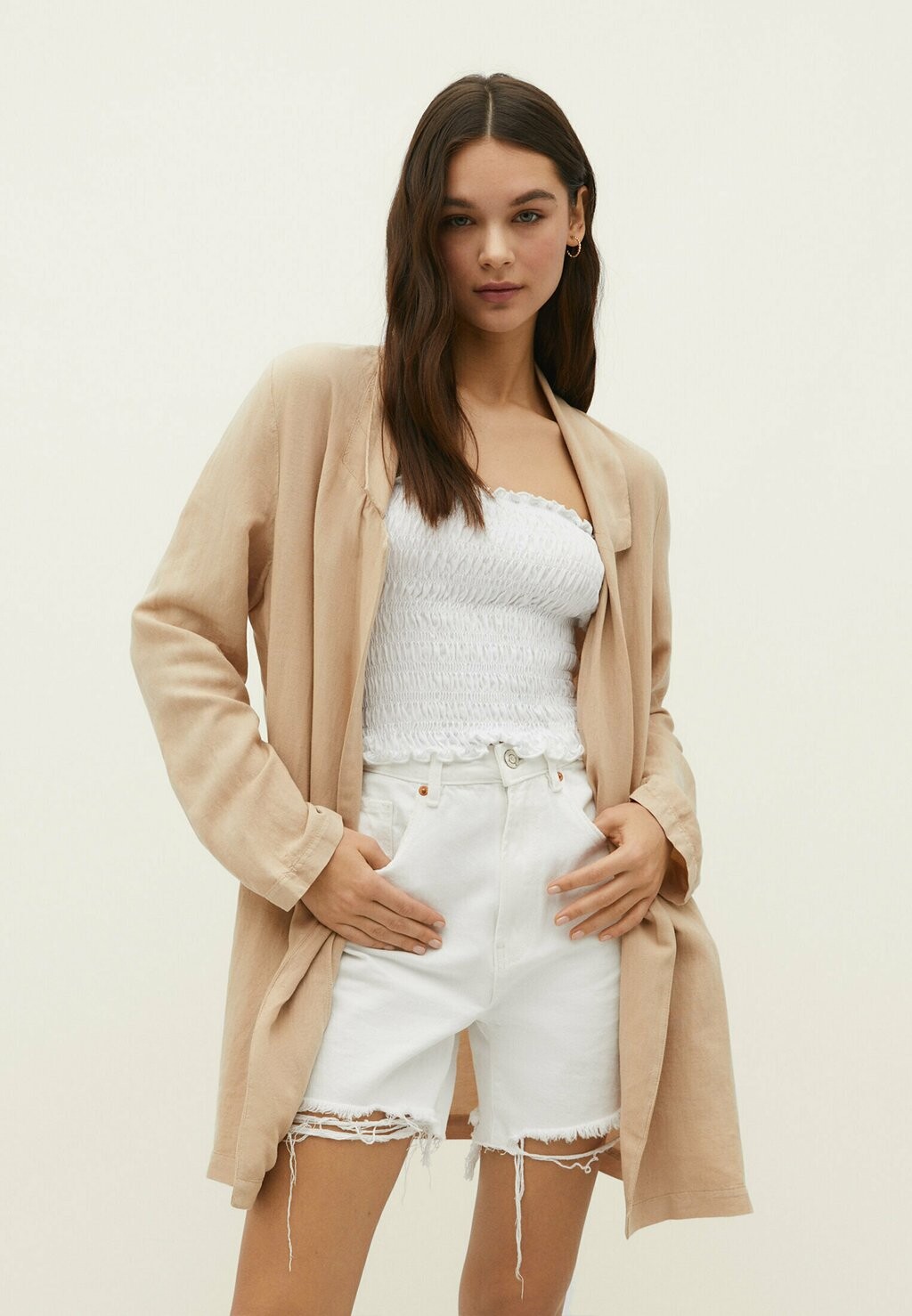 

Длинная куртка Stradivarius
