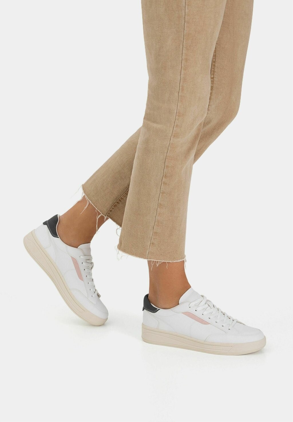 

Кроссовки Bershka, белый