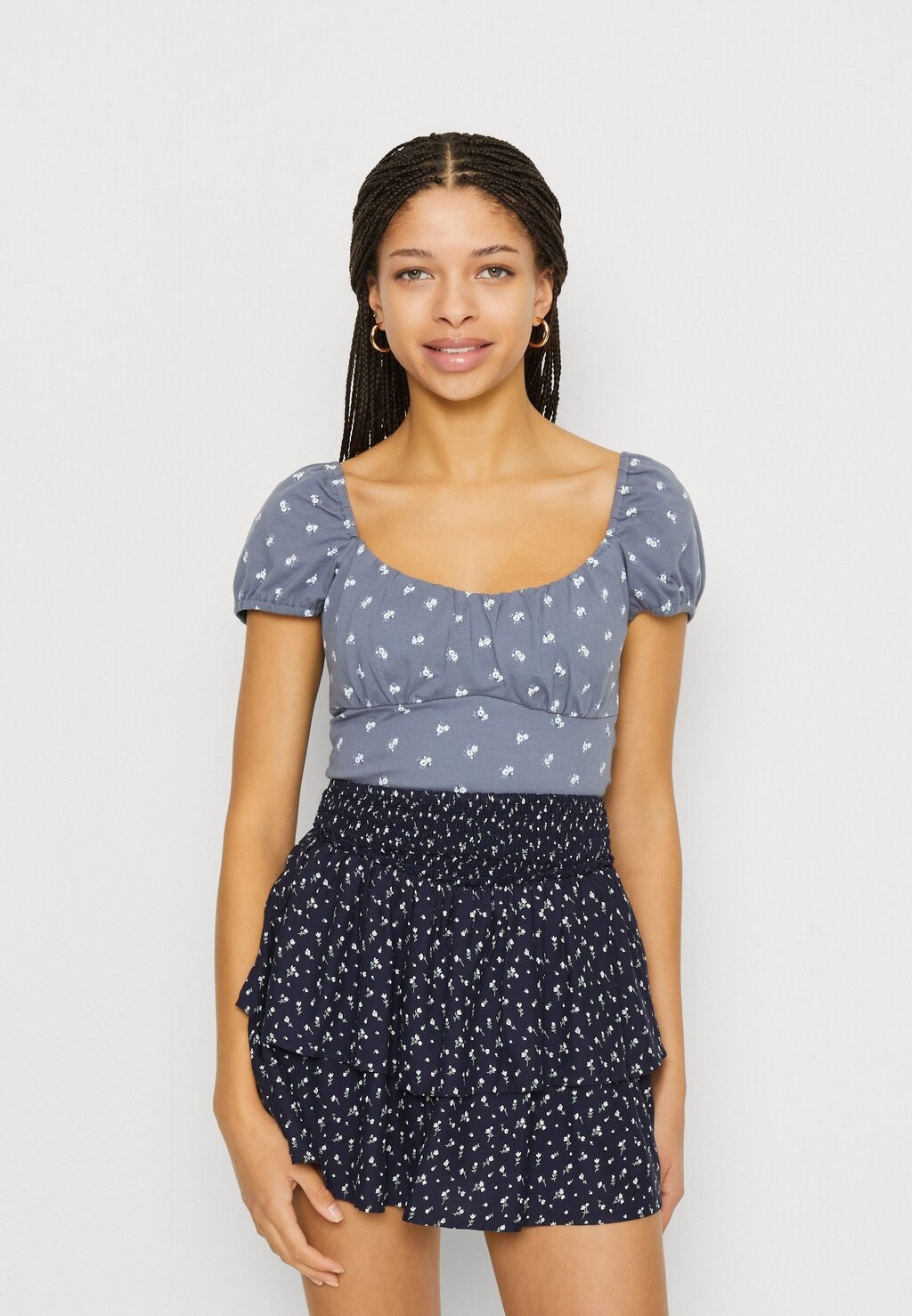 

Футболка с принтом Hollister Co.