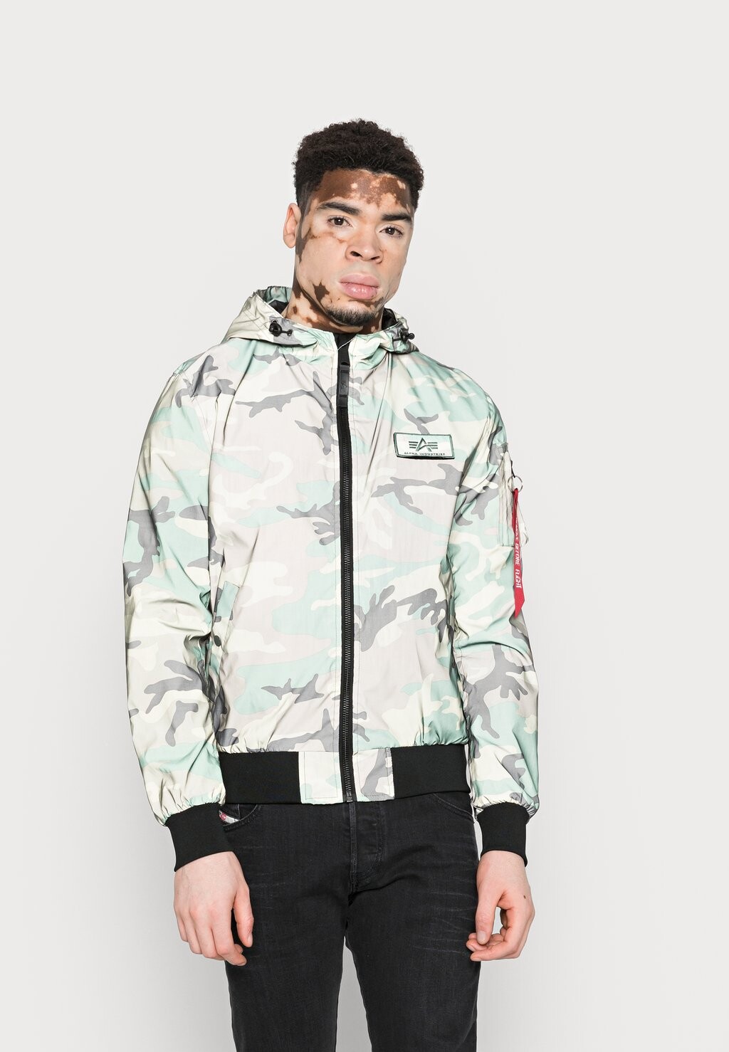 

Легкая куртка Alpha Industries