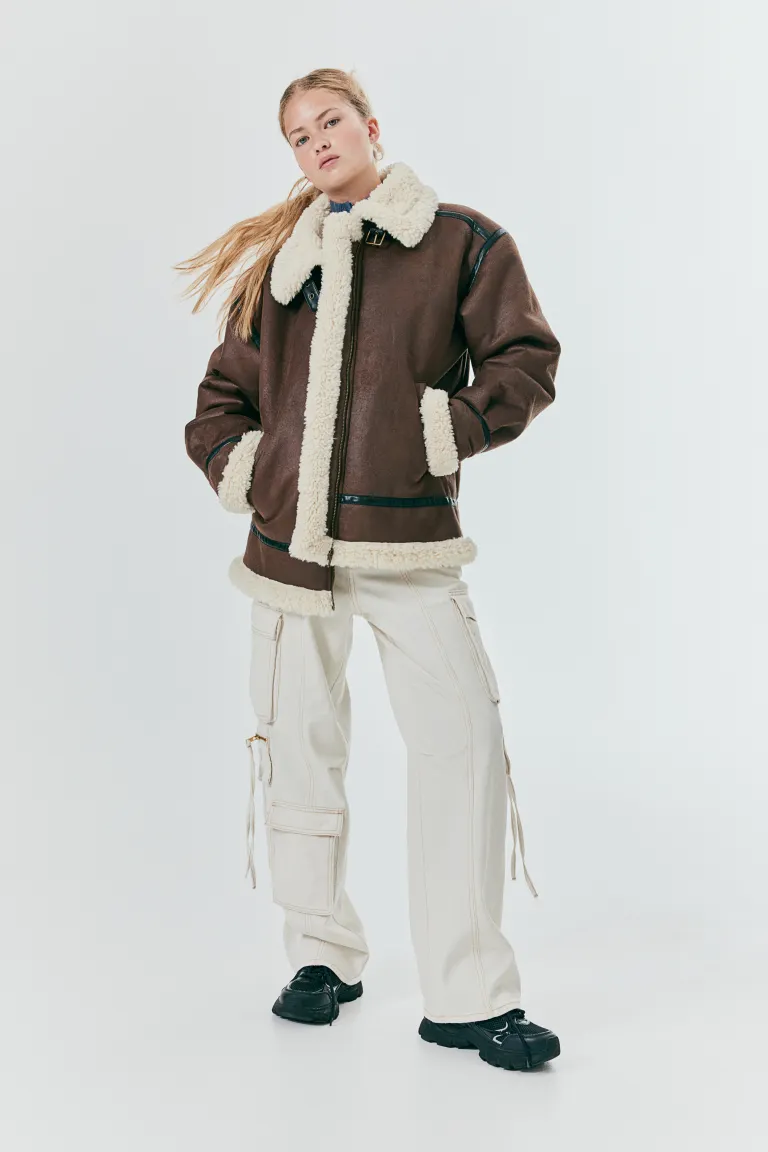 Объемная куртка на пушистой подкладке H&M, коричневый