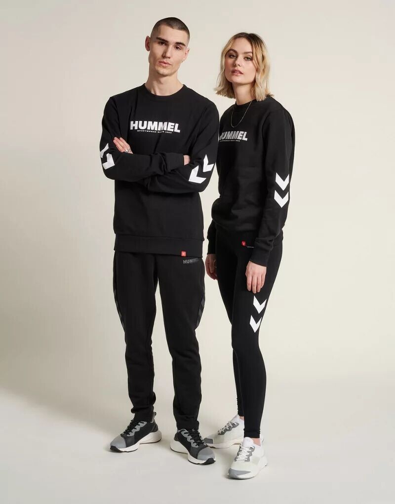 

Черный свитшот унисекс Hummel
