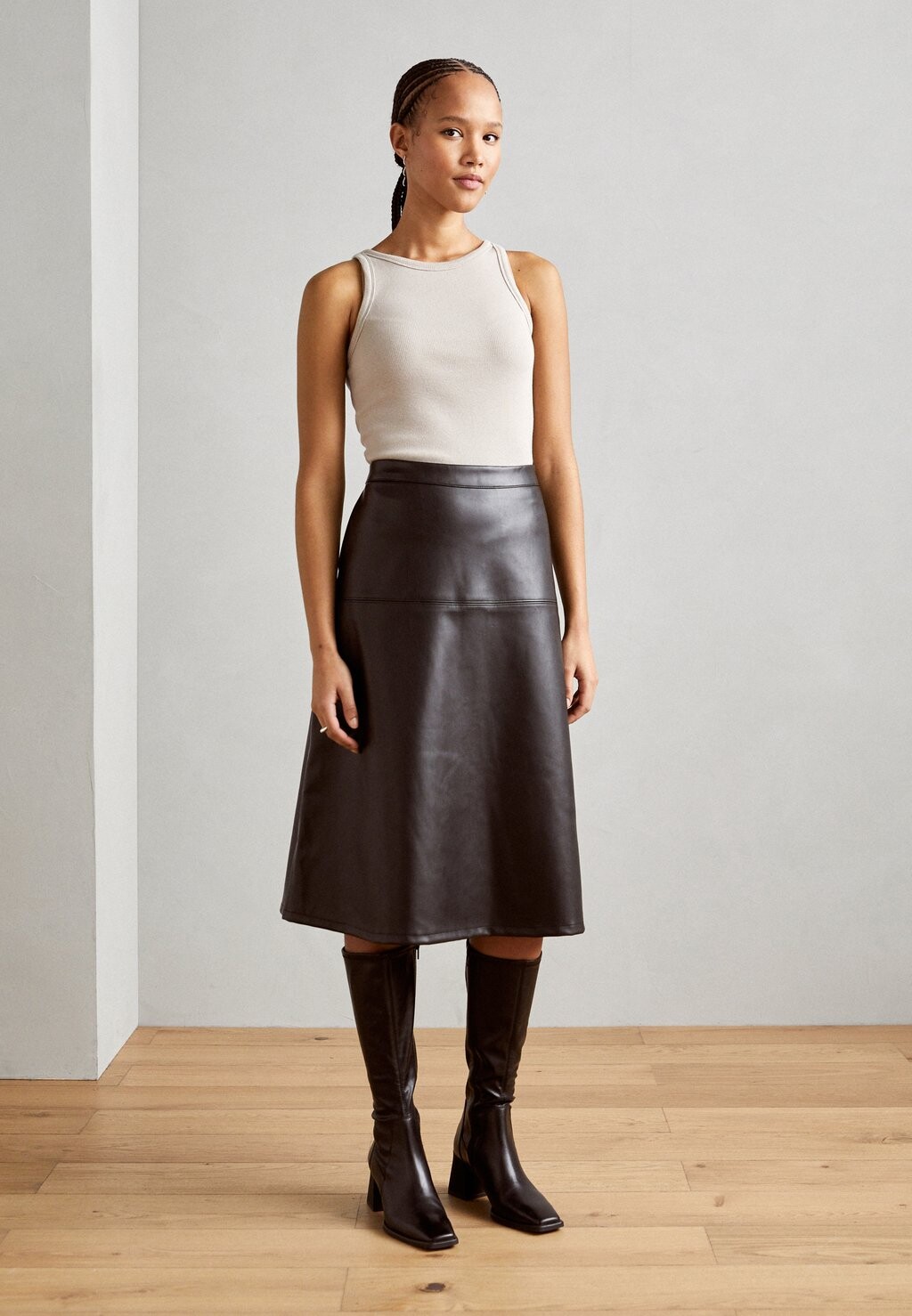 

Юбка Esprit, цвет black