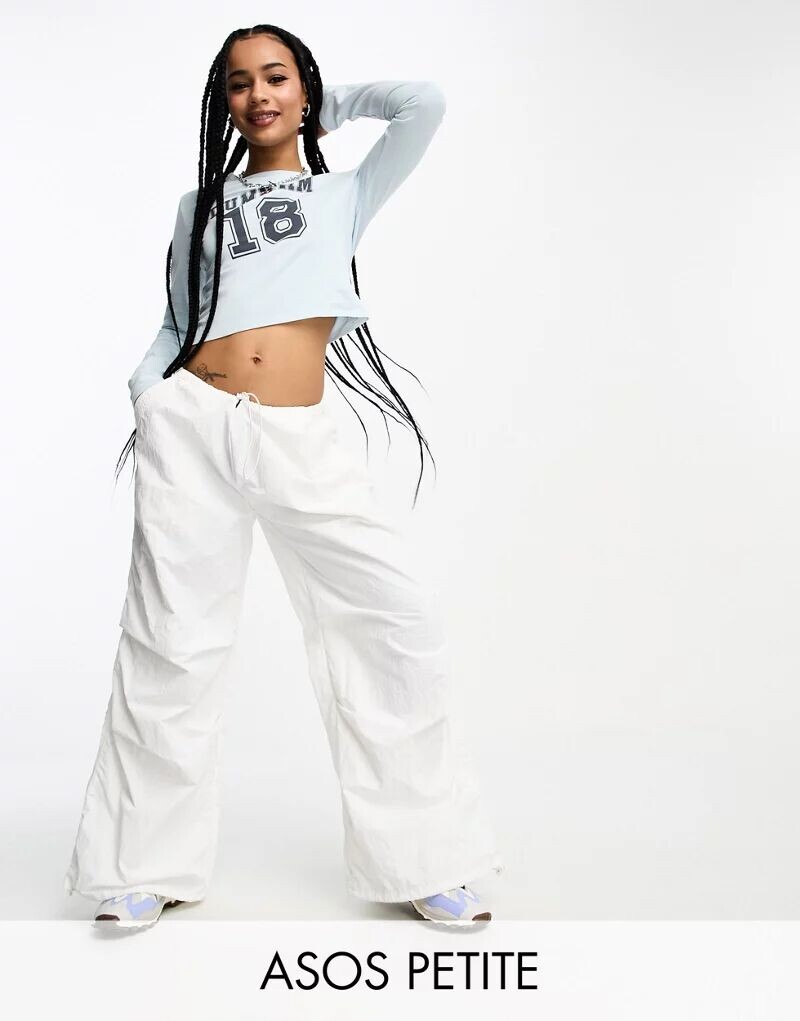 

Белые брюки-карго с парашютом ASOS Petite