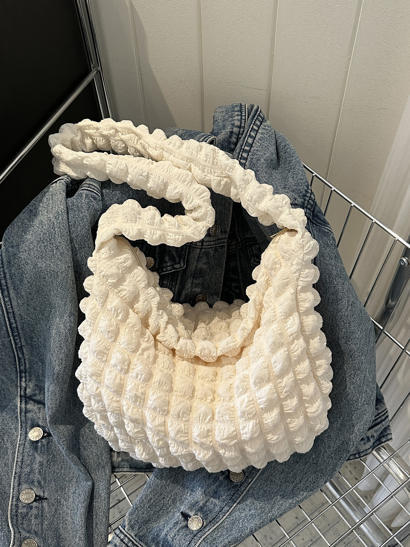 Модная однотонная сумка через плечо с пузырьковым облаком, бежевый цена и фото