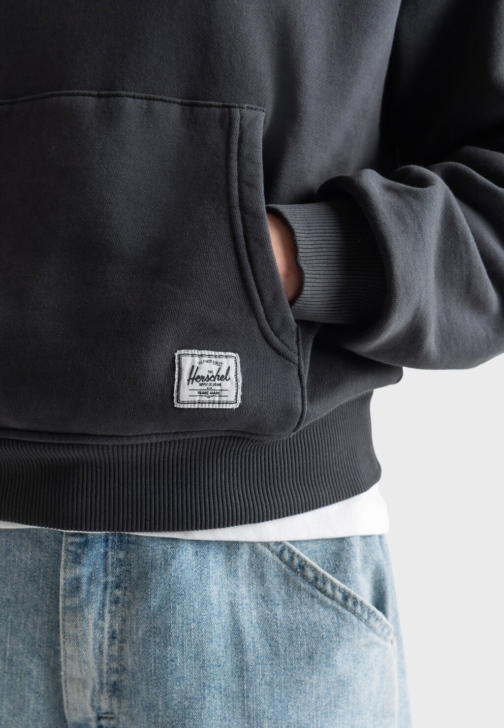 

Толстовка с капюшоном PIGMENT Herschel, черный