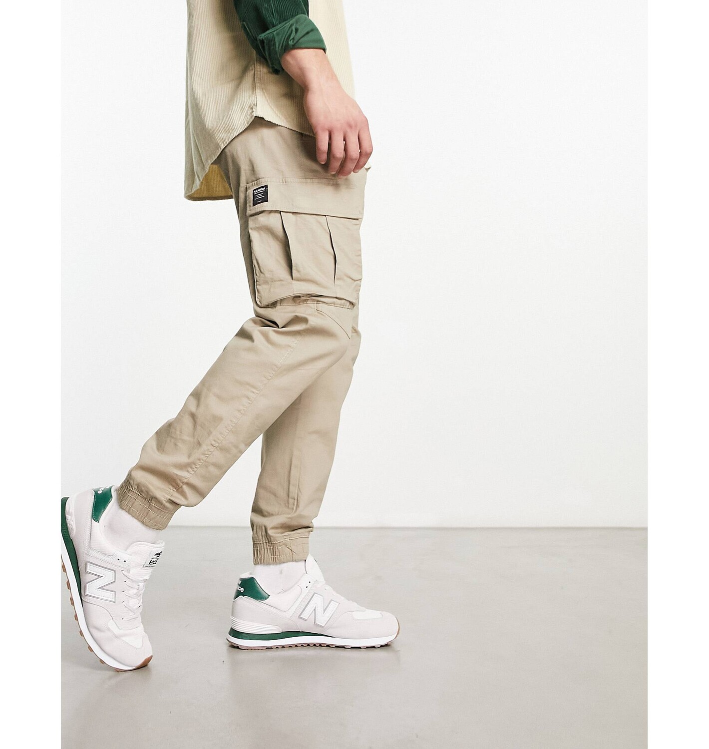 

Бежевые брюки карго с карманами Pull&Bear