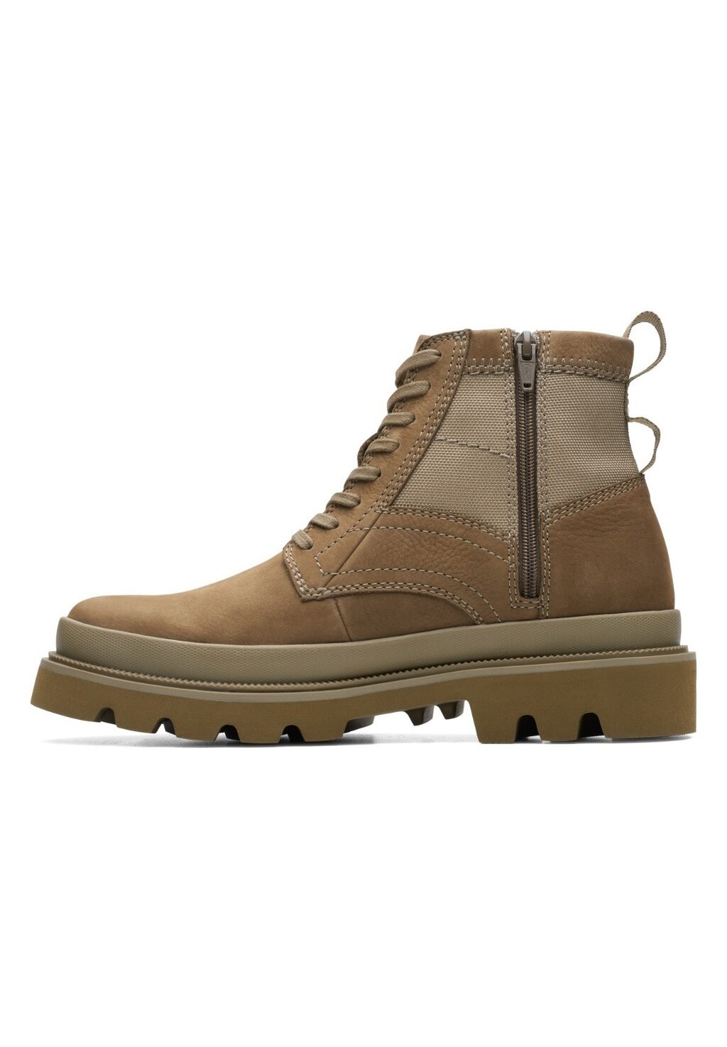 

Ботинки на шнуровке Clarks