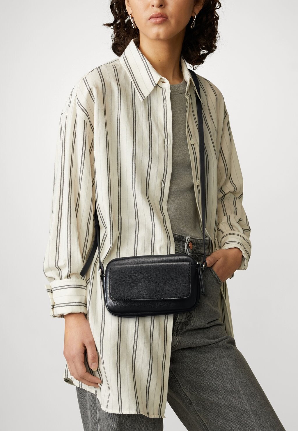 

Сумка через плечо Esprit, черный
