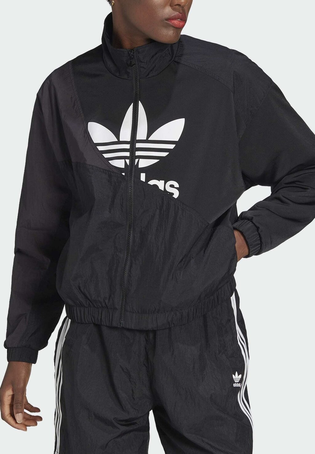 

Спортивная куртка adidas Originals, черный
