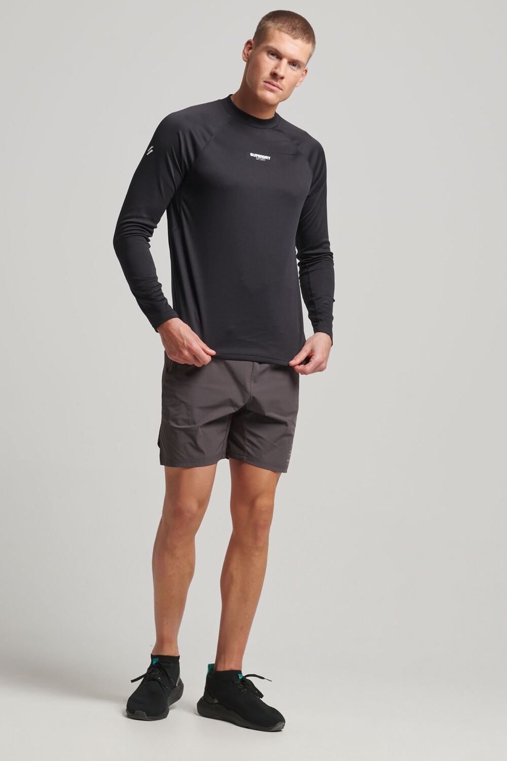

Блуза Sport Train с декоративным вырезом Superdry, черный