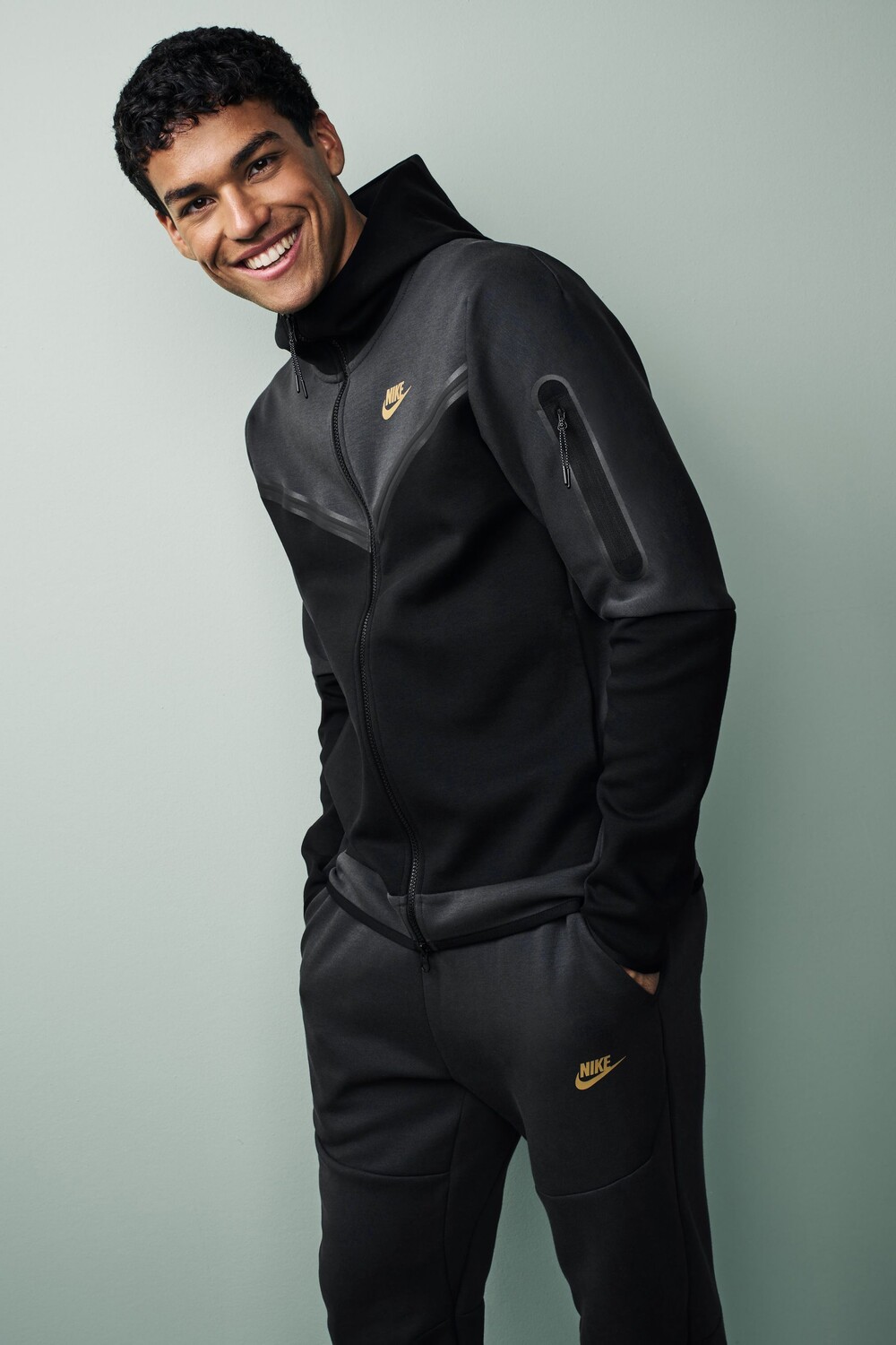 

Утепленная толстовка из технической ткани Nike, черный